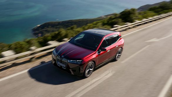 https://www.bmw.in/content/dam/bmw/common/all-models/i-series/i20-new/onepager/bmw-x-series-ix-onepager-ms-thumbnail-performance.jpg/jcr:content/renditions/cq5dam.resized.img.585.low.time1622468289962.jpg