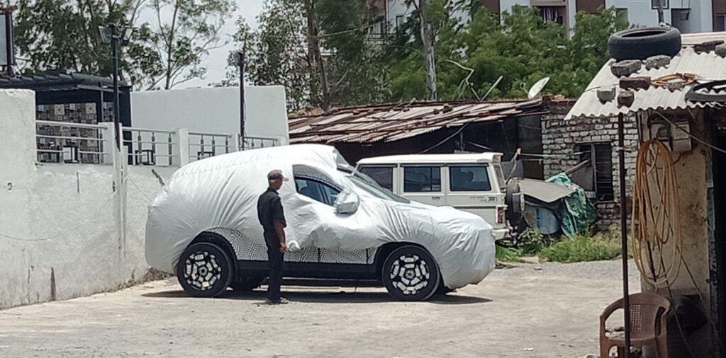 Tata Safari Facelift Interior revealed through spy shots, launch in late 2023